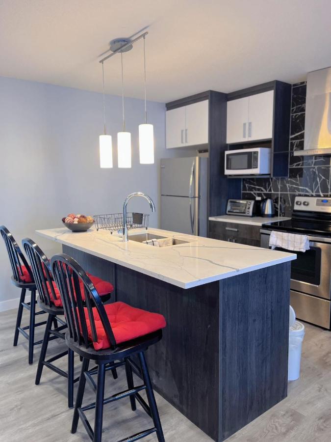 Elegant Garden Suite&2Mins Bus Station Close Lrt& Free Parking Calgary Exterior photo